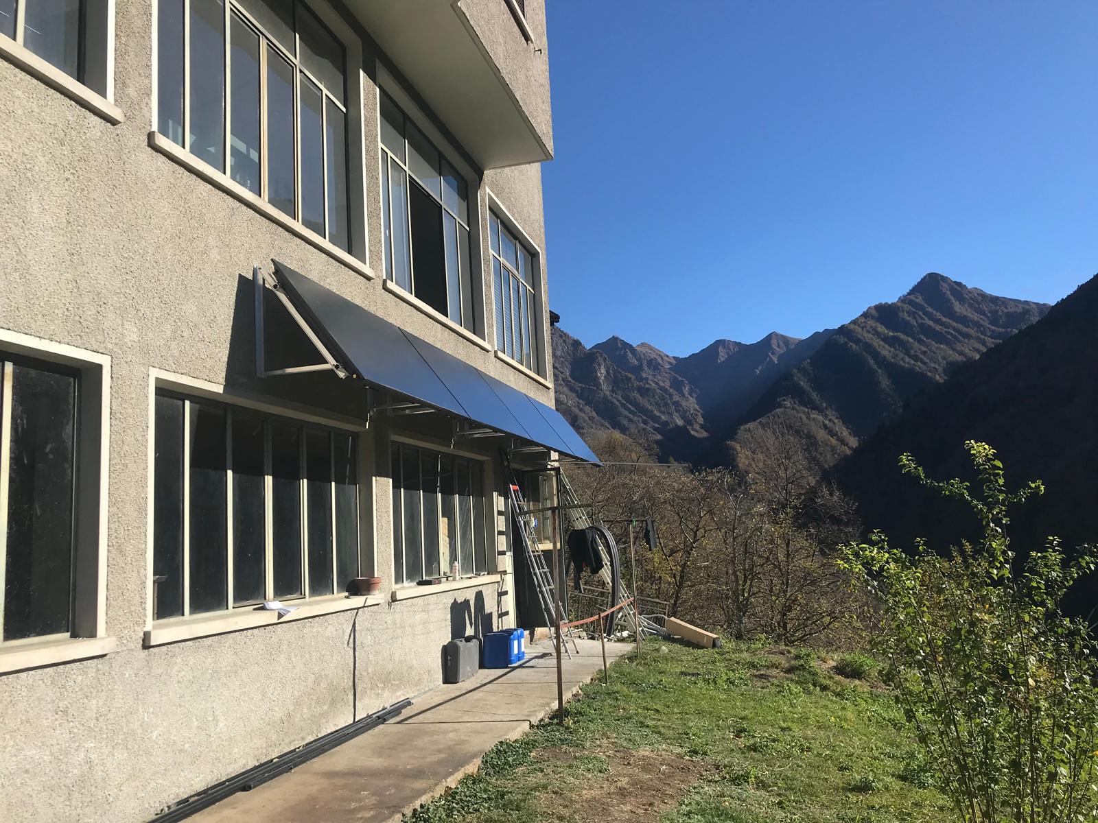 Pannelli solari termici installati su edificio